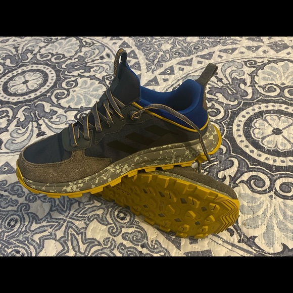 mens adidas 7.5US men's size used in good condition as seen in photos - Picture 2 of 12